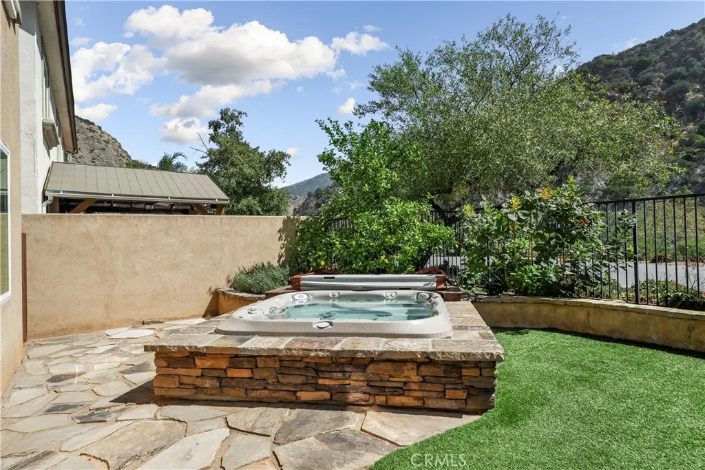 22 River Rock Court