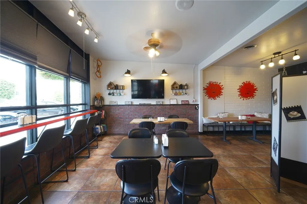 222 N Glendora Ave