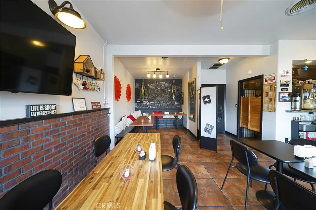 222 N Glendora Ave