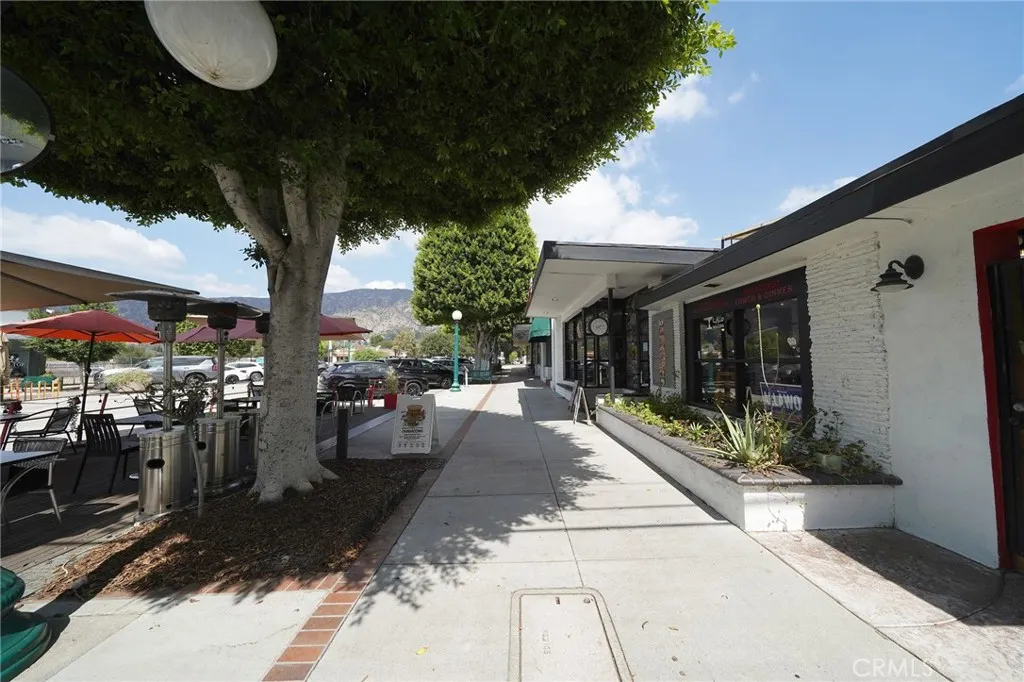 222 N Glendora Ave