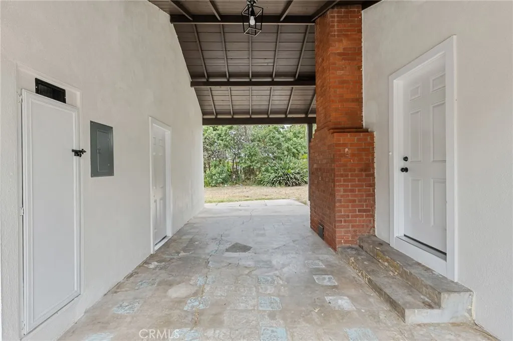 736 N Walnut Avenue