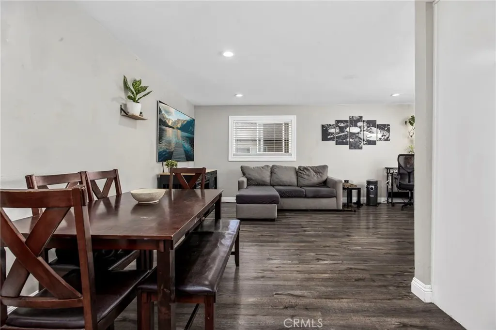 1168 W Calle Del Sol, #4