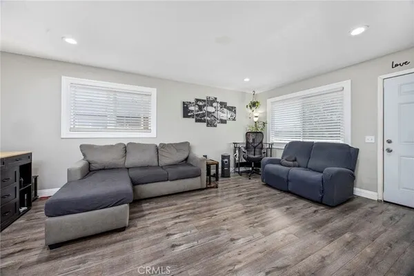 1168 W Calle Del Sol, #4