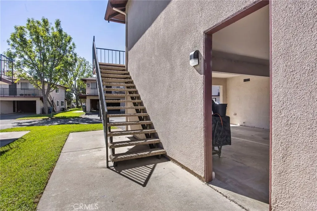 1168 W Calle Del Sol, #4