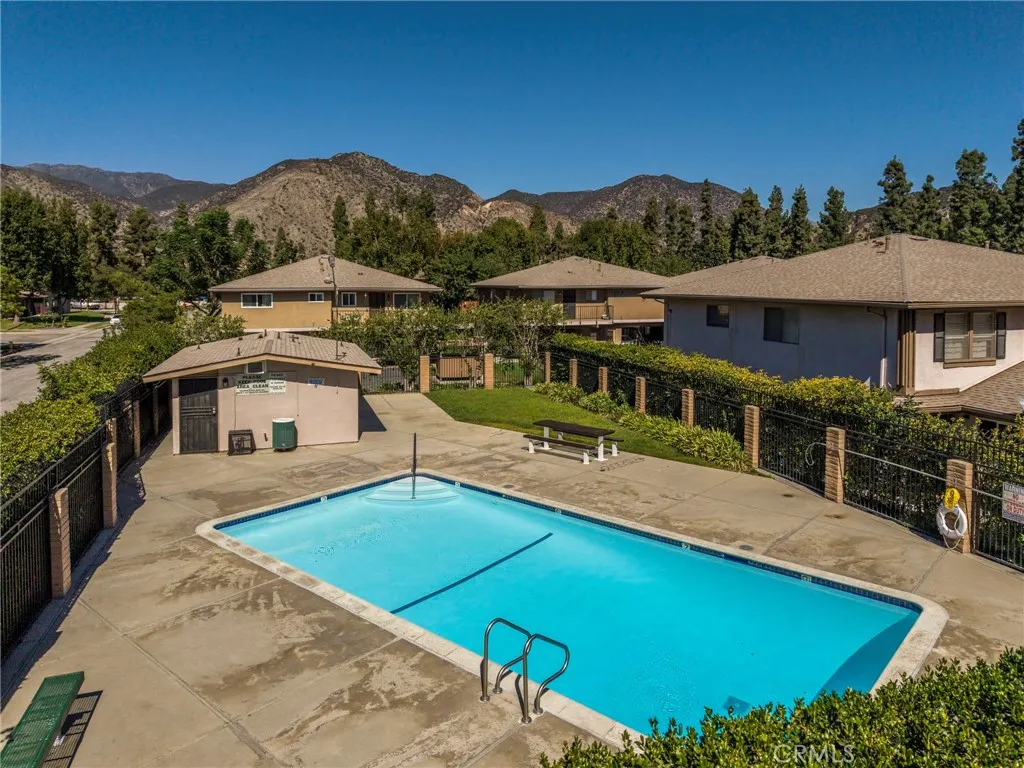 1168 W Calle Del Sol, #4