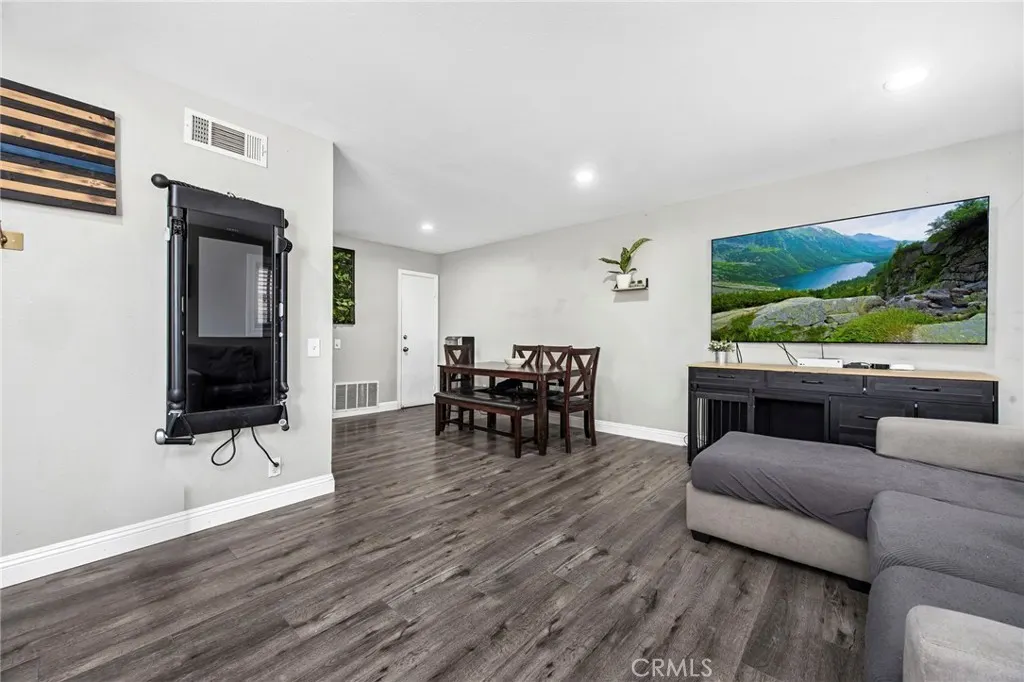 1168 W Calle Del Sol, #4