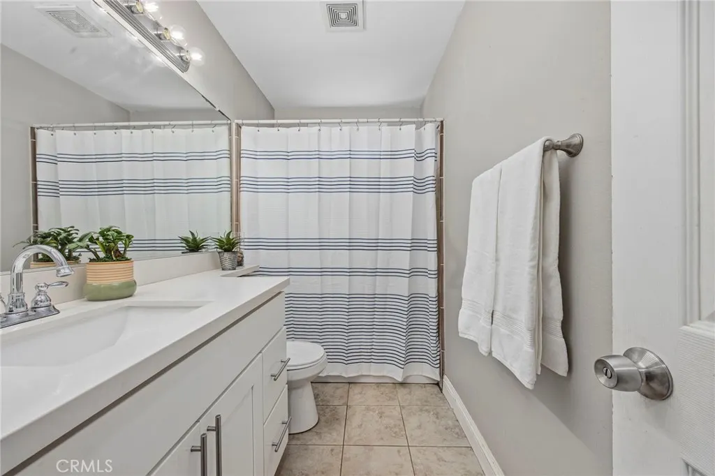 1168 W Calle Del Sol, #4