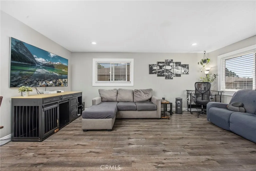 1168 W Calle Del Sol, #4