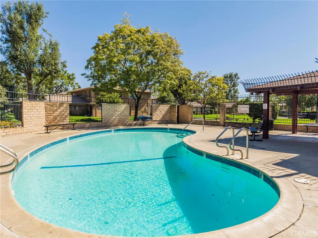 1168 W Calle Del Sol, #4