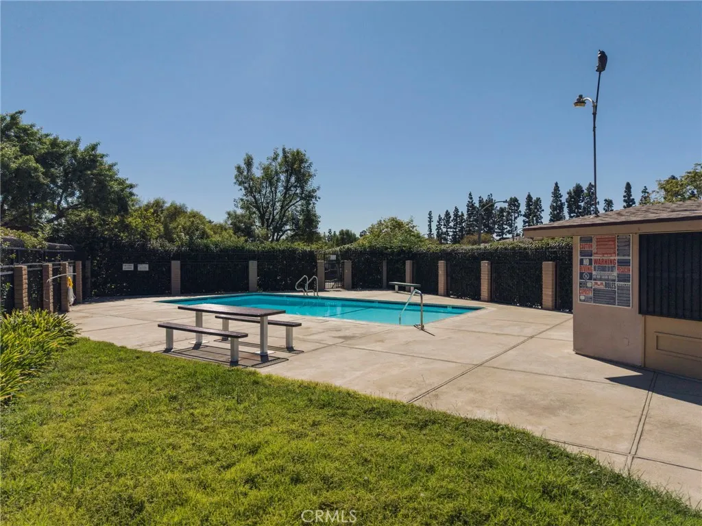 1168 W Calle Del Sol, #4