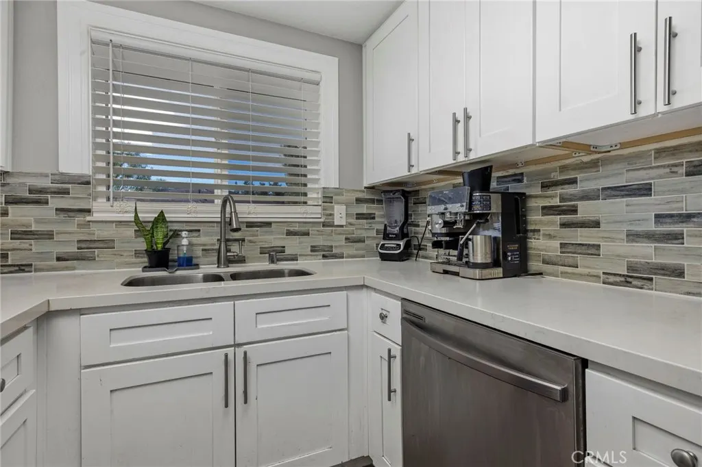 1168 W Calle Del Sol, #4