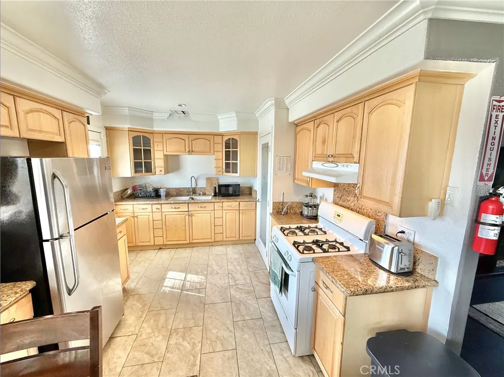 732 James Place