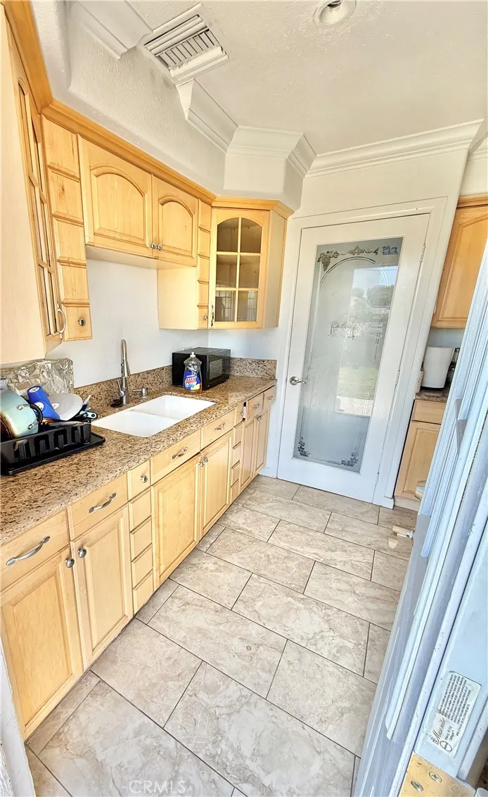 732 James Place