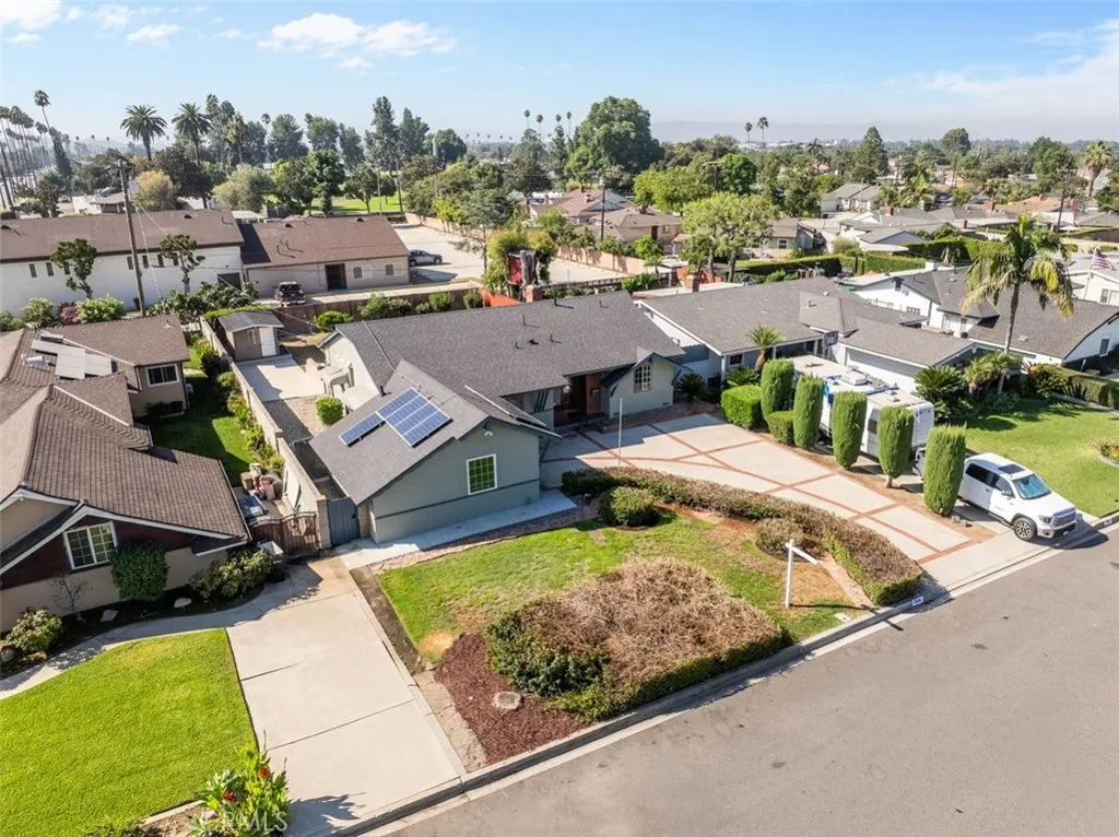 1366 E Louisa Avenue