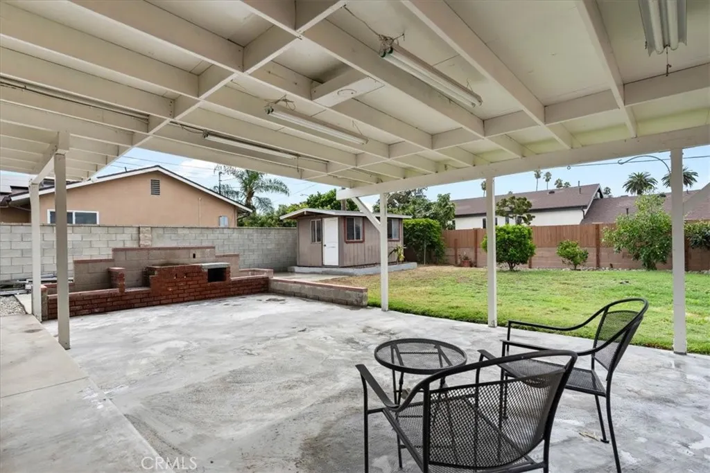 1366 E Louisa Avenue