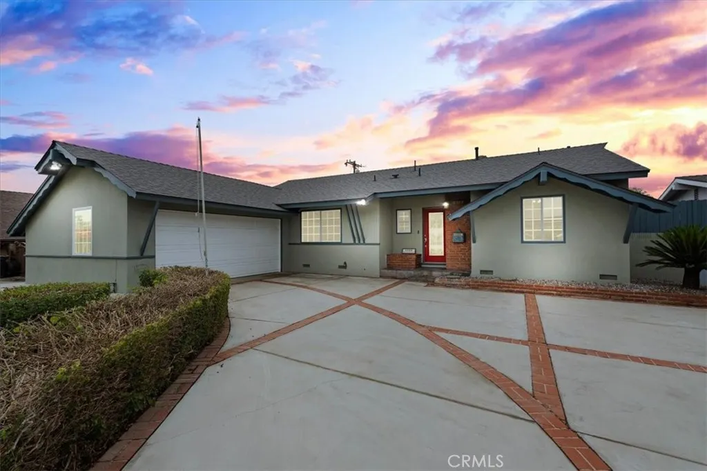 1366 E Louisa Avenue