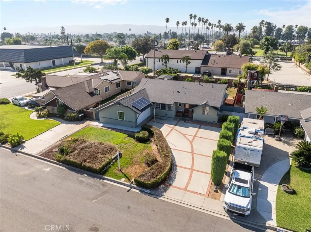 1366 E Louisa Avenue