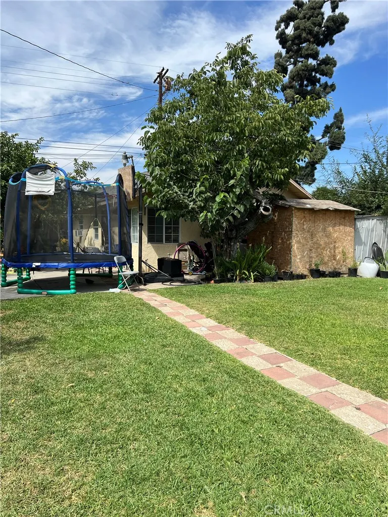 550 W Belmont