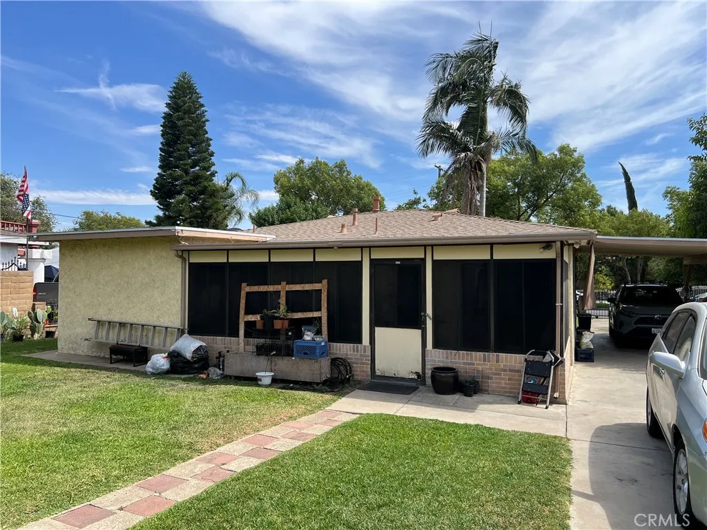 550 W Belmont