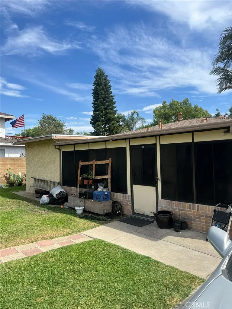 550 W Belmont