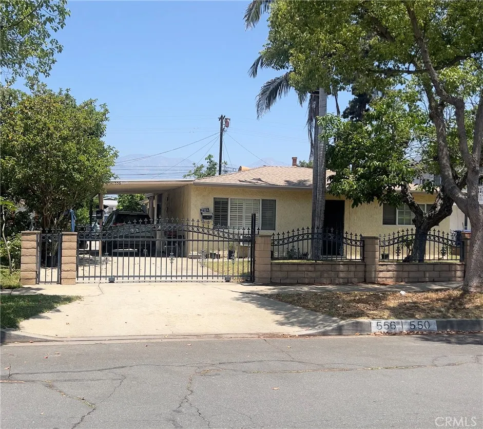 550 W Belmont