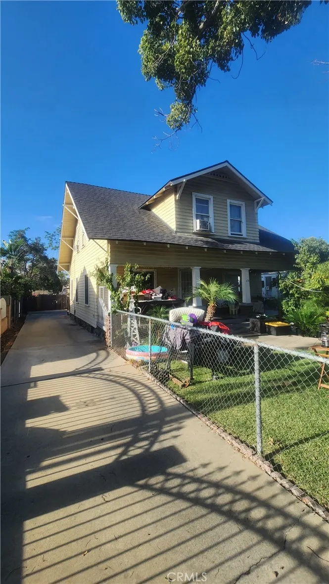 636 E E Street