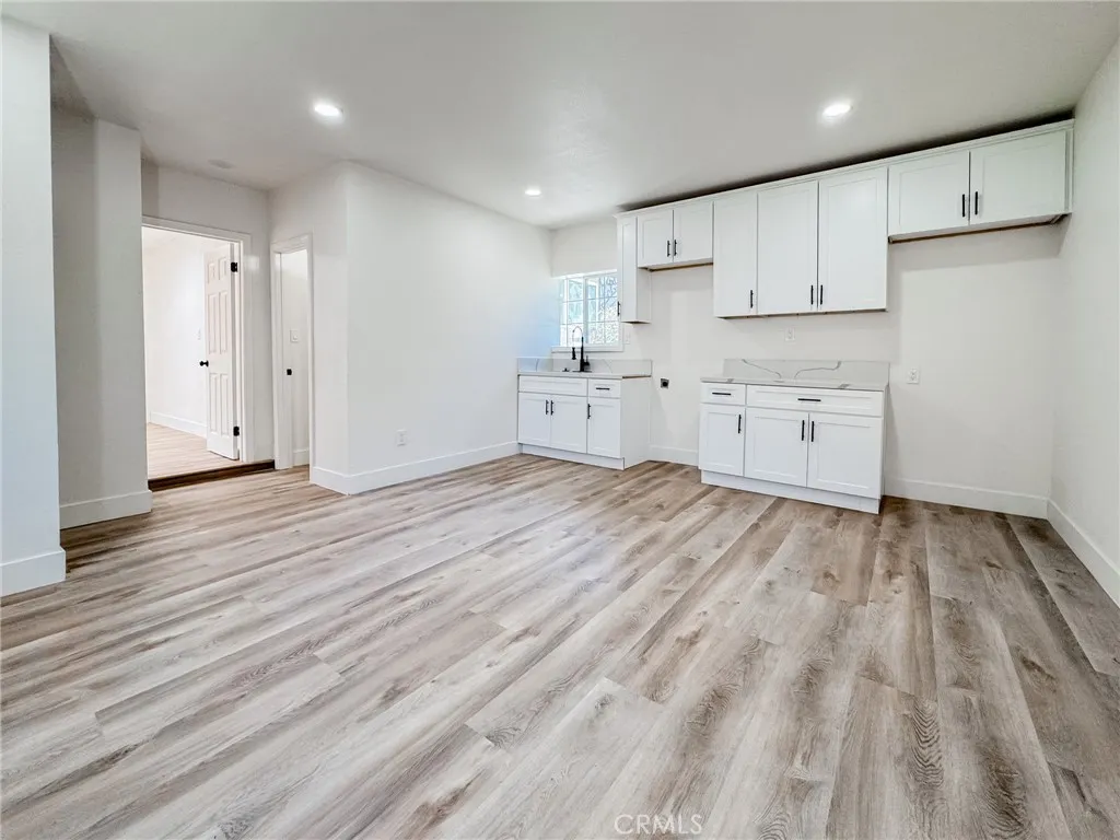 765 W Lexington Avenue