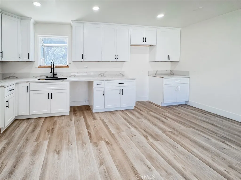 765 W Lexington Avenue
