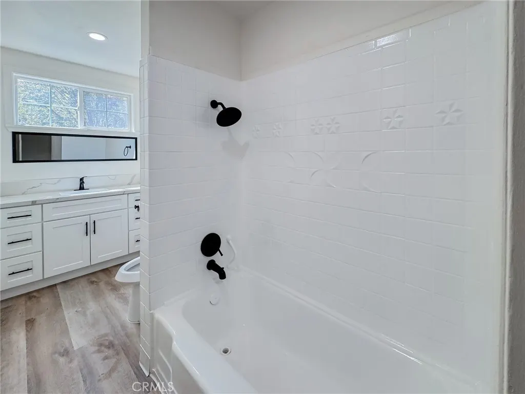765 W Lexington Avenue