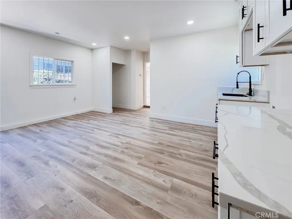 765 W Lexington Avenue