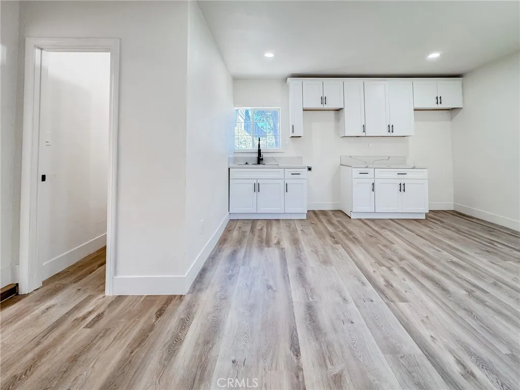 765 W Lexington Avenue