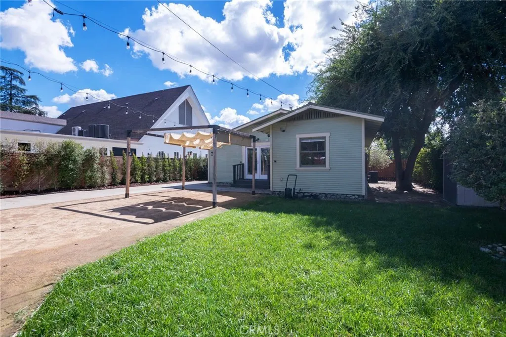 573 E Kingsley Avenue