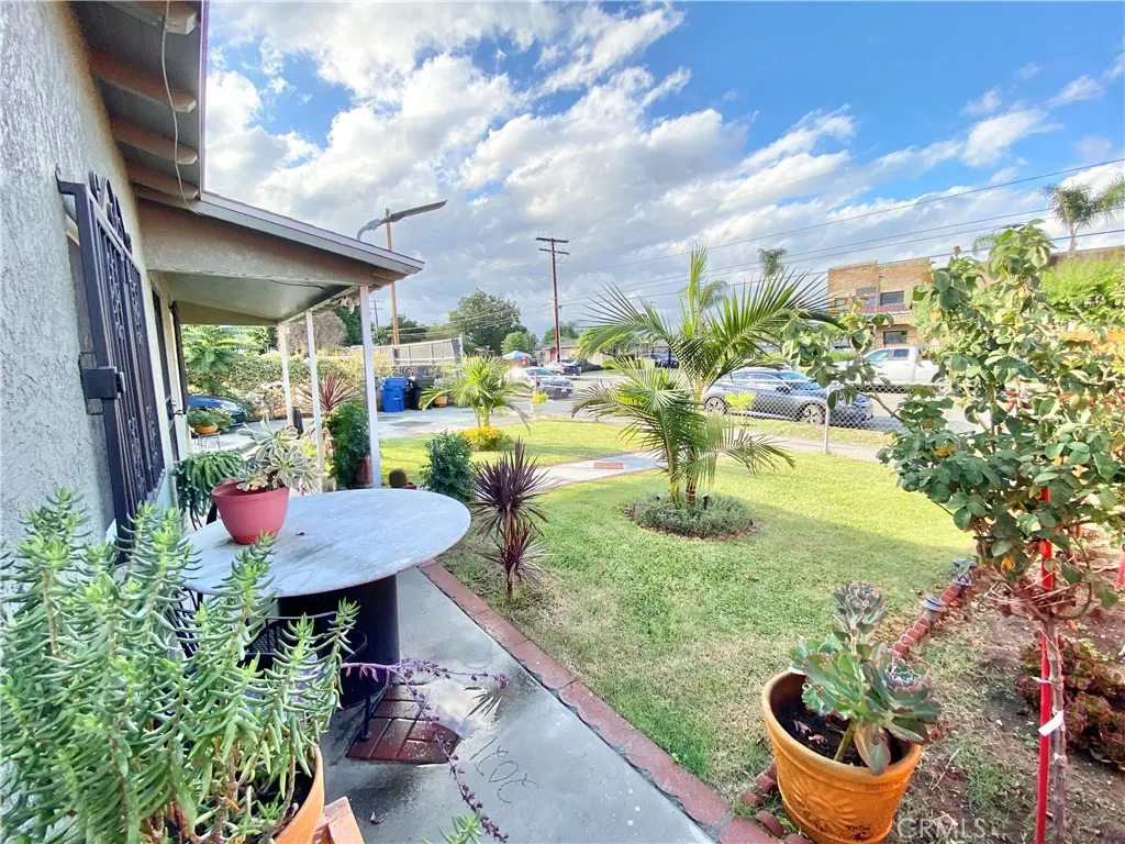 830 E Emporia Street