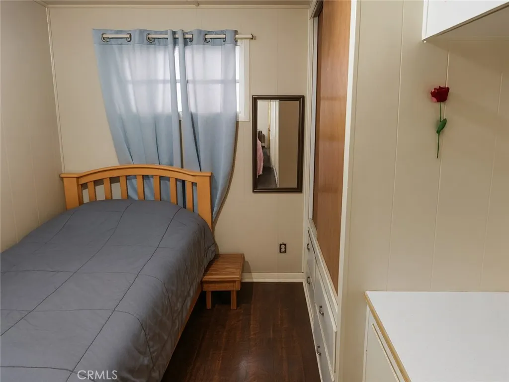 1045 Azusa #191