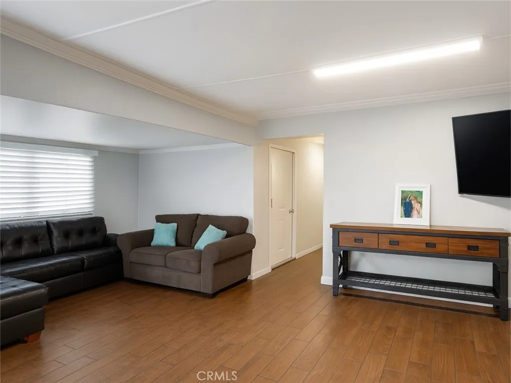 1045 Azusa #191