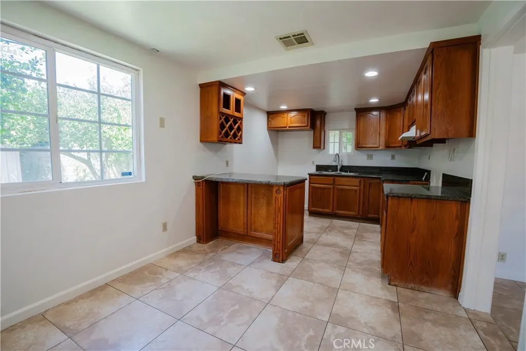 1082 Fremont
