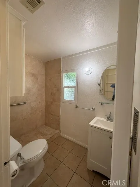 1082 Fremont