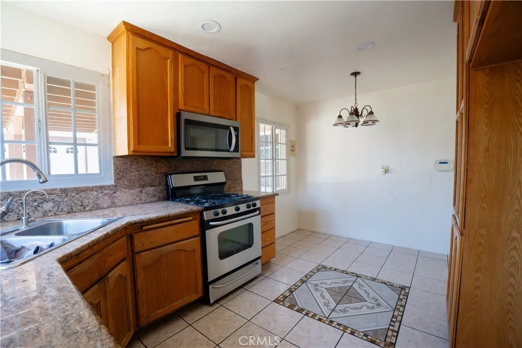 1082 Fremont