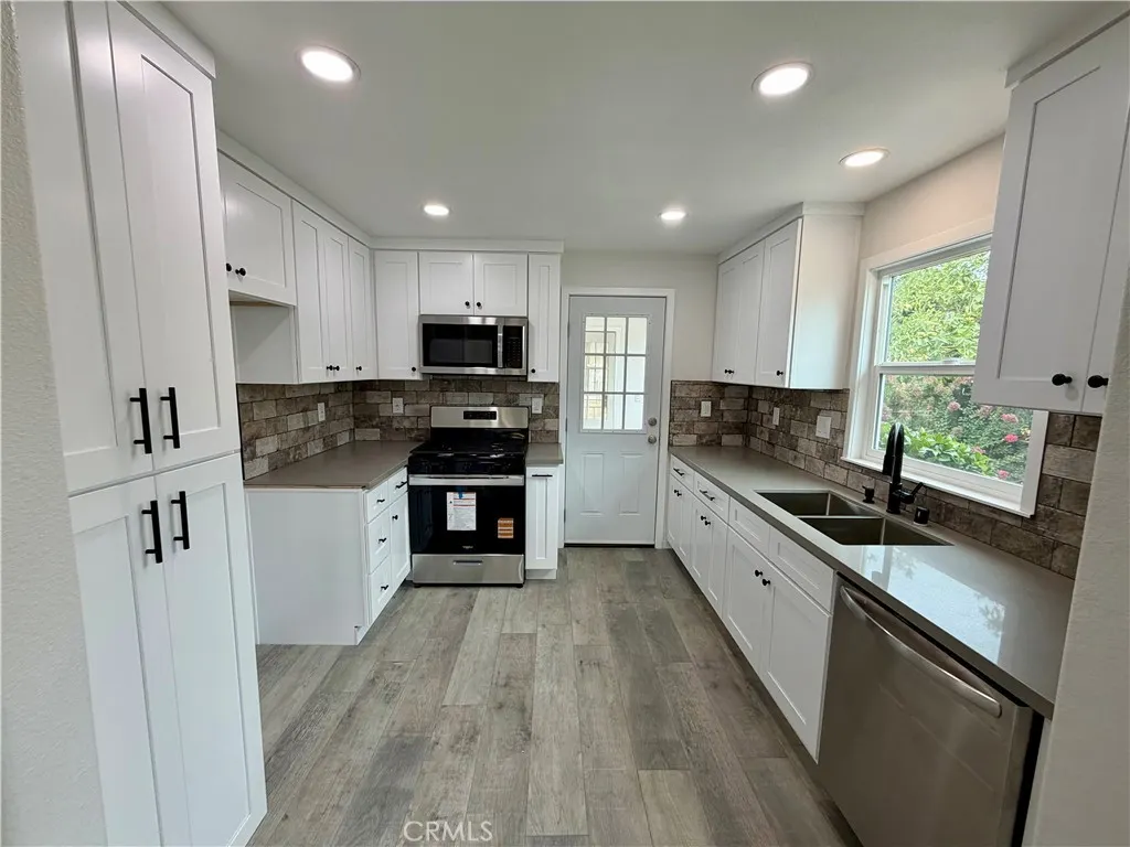 543 E 3rd Street