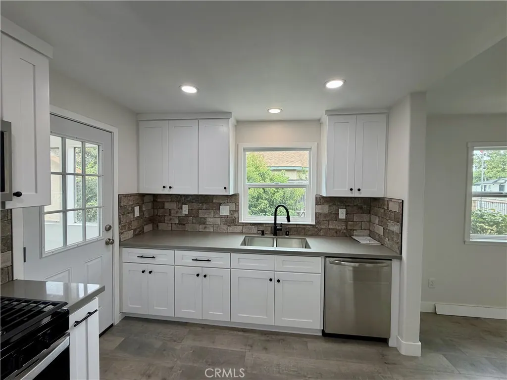 543 E 3rd Street
