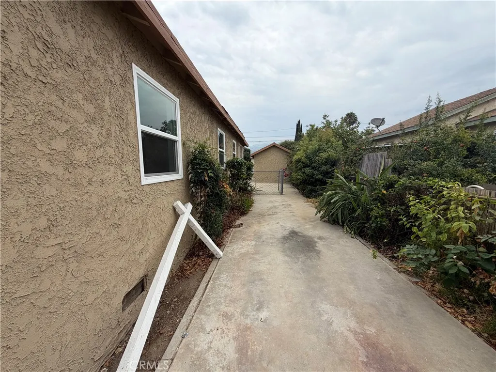 543 E 3rd Street