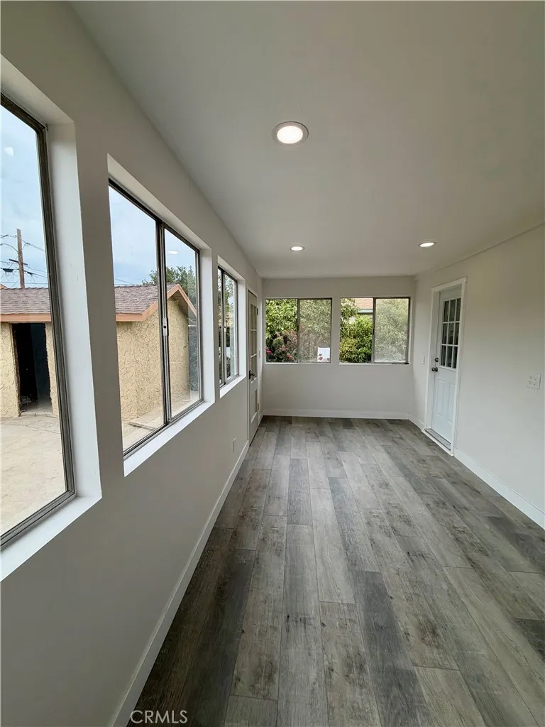 543 E 3rd Street