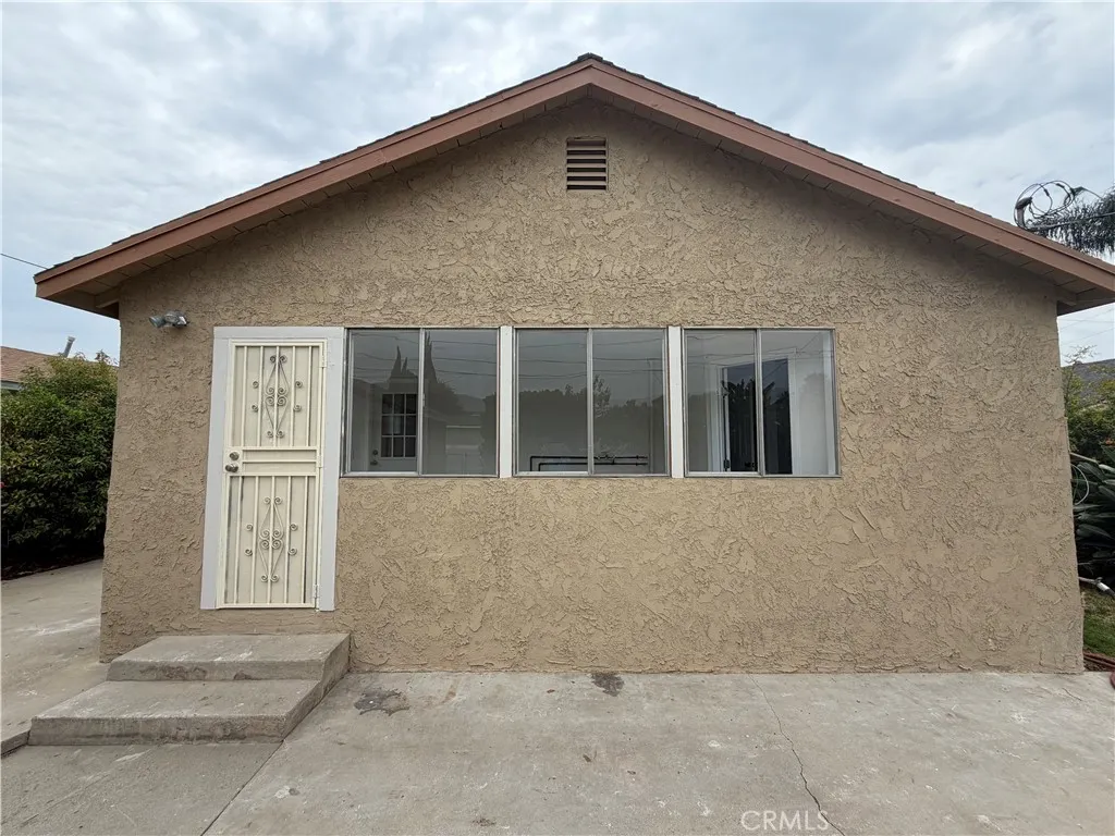 543 E 3rd Street