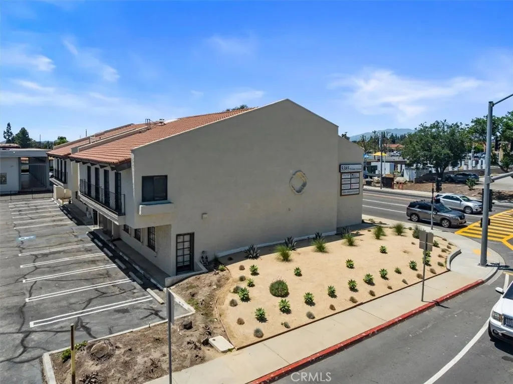 5385 Walnut Avenue
