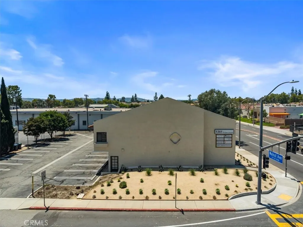 5385 Walnut Avenue