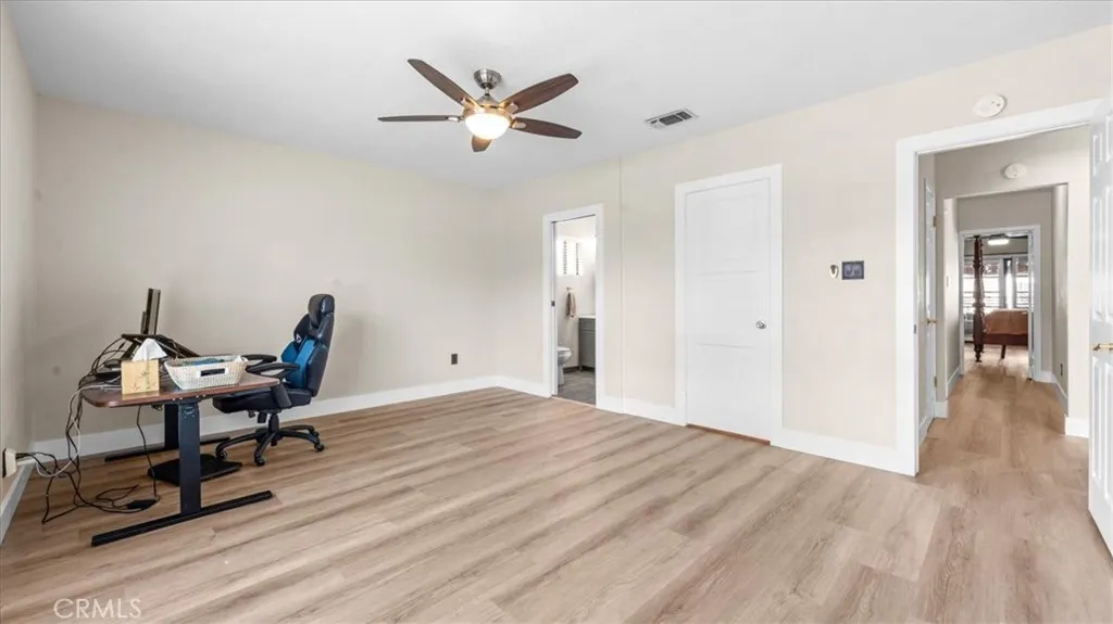 943 N Orange