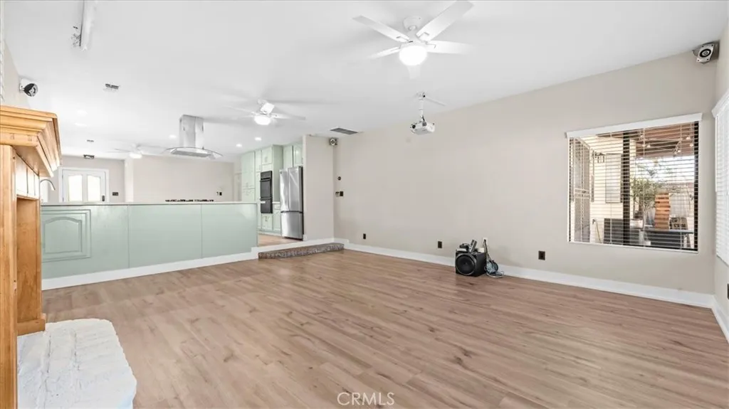 943 N Orange