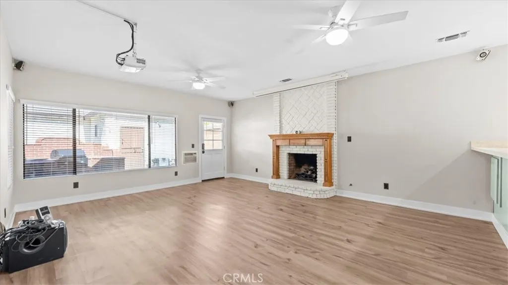 943 N Orange
