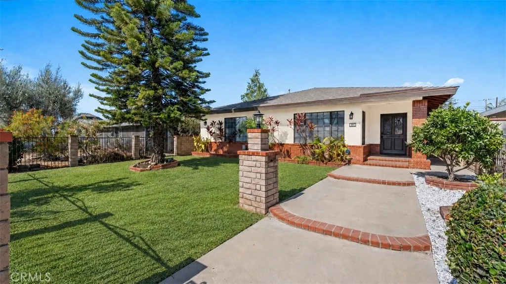 943 N Orange