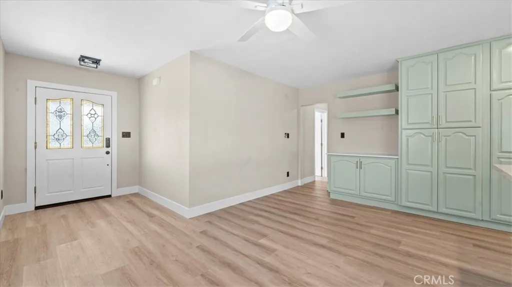 943 N Orange